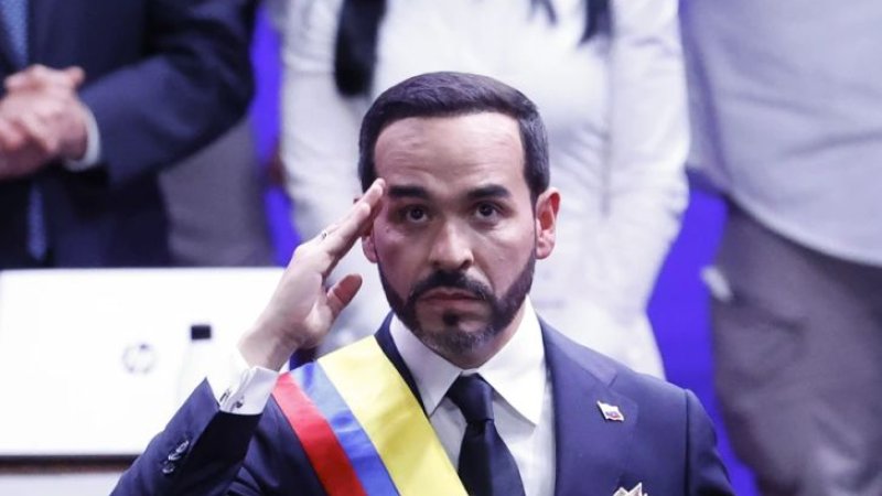 Abelardo de la Espriella toma posse como presidente da Colômbia