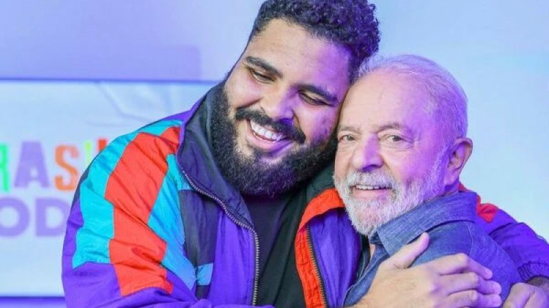 Paulo Vieira diz que recebeu convite de Lula e Janja para desfilar