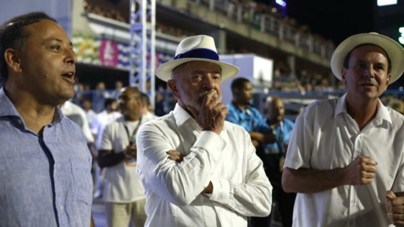 Veja as reações da oposição ao desfile que enalteceu Lula no Rio